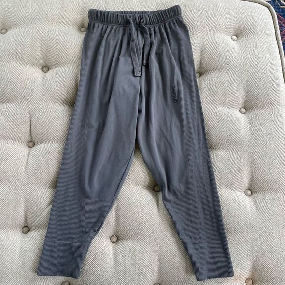 Gymshark Grey Jogger Crop Pants Sweatpants Activewear XS - Picture 1 of 8